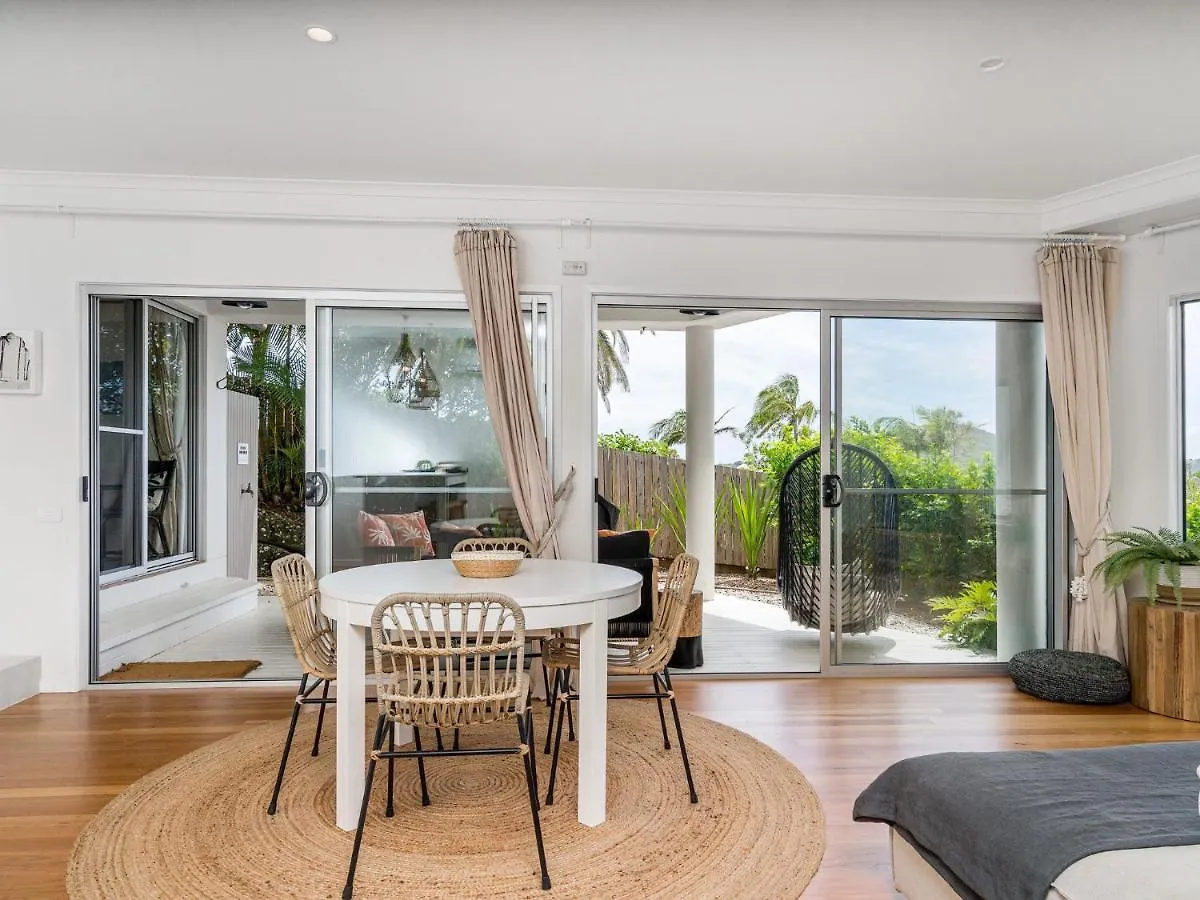 Lighthouse Lounge Daire Byron Bay