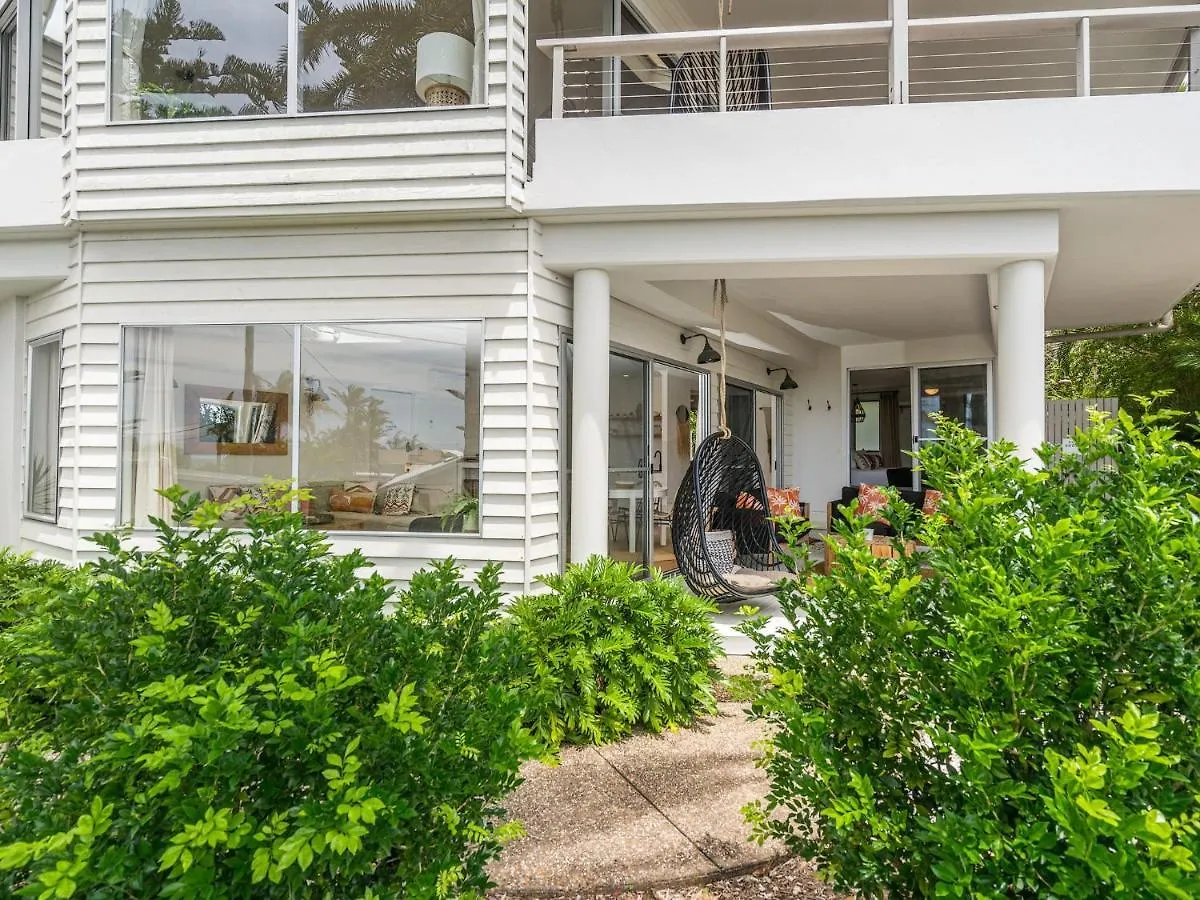 Lighthouse Lounge Daire Byron Bay
