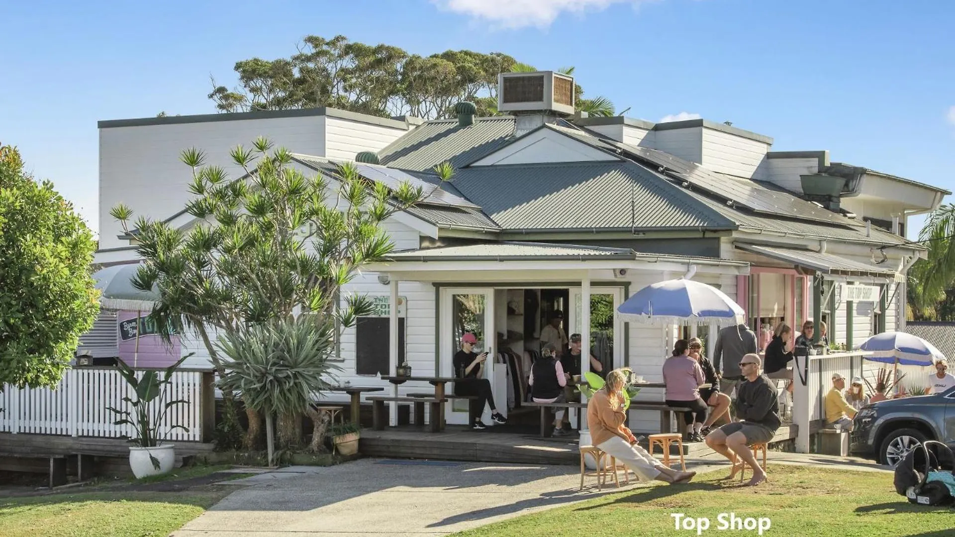 Lighthouse Lounge Daire Byron Bay